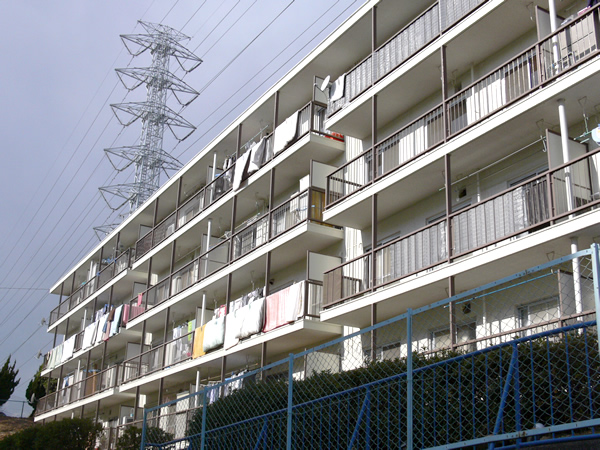 榎が丘住宅A棟の外観