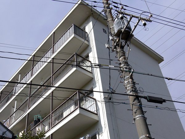 榎が丘住宅B棟の外観