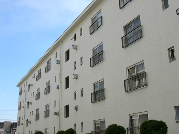 榎が丘住宅B棟の外観