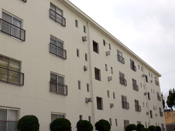 榎が丘住宅B棟の外観