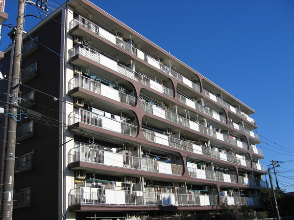 ルネ東林間Ｄ棟の外観