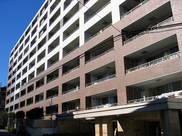 グランソルシオン藤が丘の外観