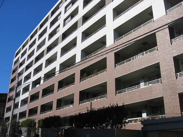 グランソルシオン藤が丘の外観