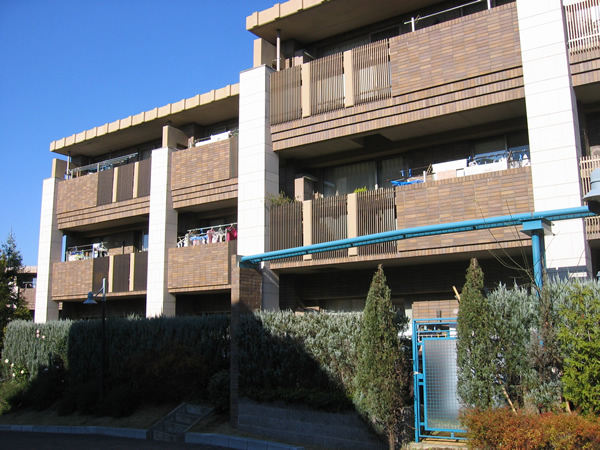 イディオスあざみ野Ｊ棟の外観