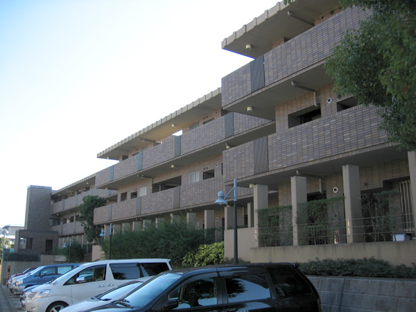 イディオスあざみ野Ｊ棟の外観