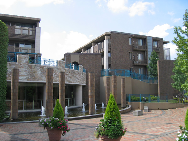 イディオスあざみ野Ｊ棟の外観