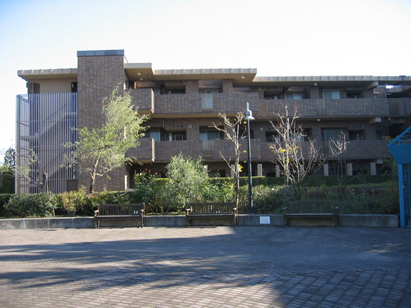 イディオスあざみ野Ｈ棟の外観