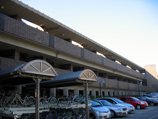 イディオスあざみ野Ｇ棟の外観