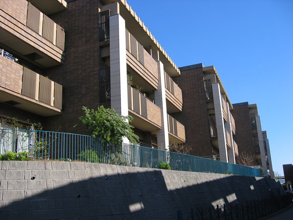 イディオスあざみ野Ｆ棟の外観