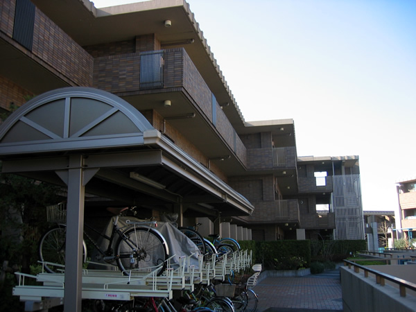 イディオスあざみ野Ｆ棟の外観