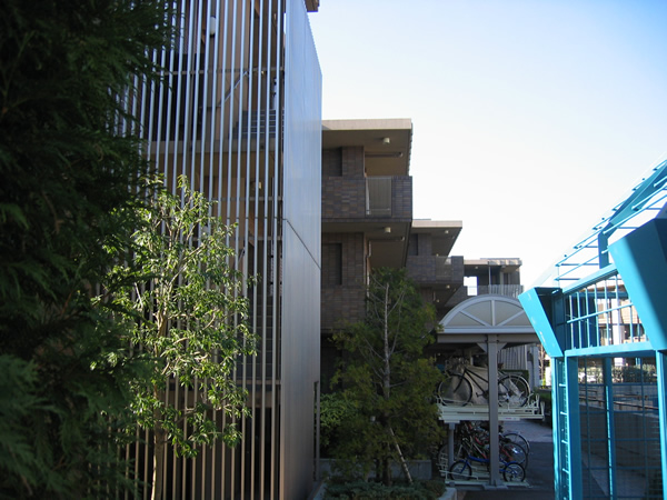 イディオスあざみ野Ｆ棟の外観