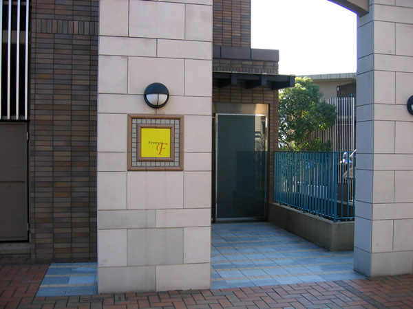 イディオスあざみ野Ｆ棟の外観