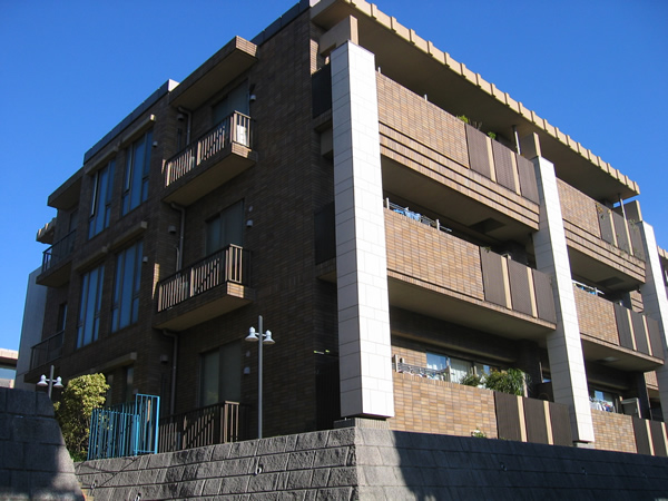 イディオスあざみ野Ｅ棟の外観