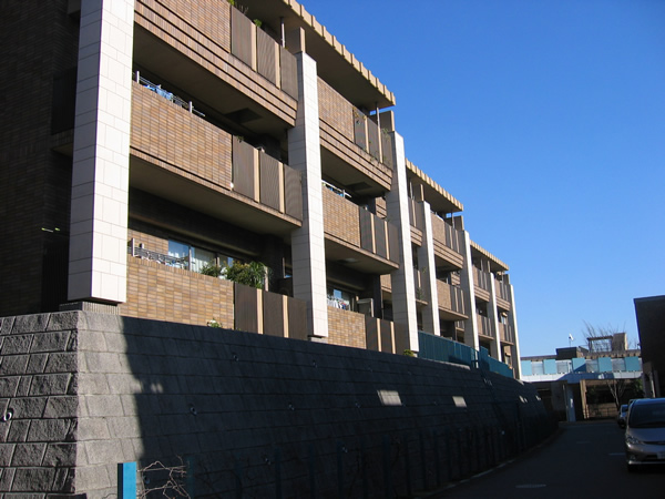 イディオスあざみ野Ｅ棟の外観