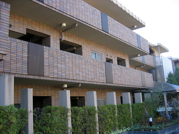 イディオスあざみ野Ｅ棟の外観