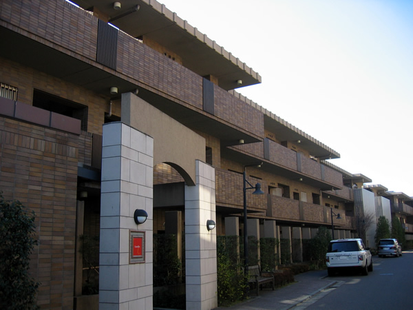 イディオスあざみ野Ｃ棟の外観