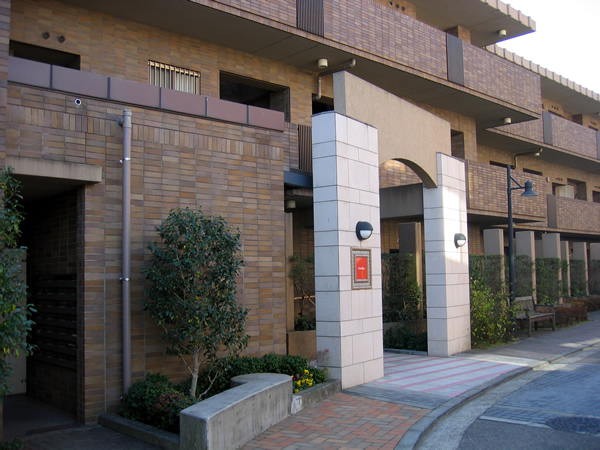 イディオスあざみ野Ｃ棟の外観