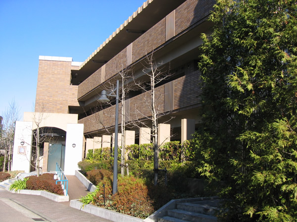 イディオスあざみ野Ａ棟の外観