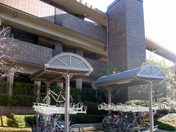 イディオスあざみ野Ａ棟の外観