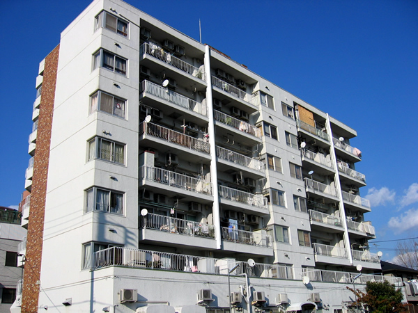 南林間パールハイツの外観