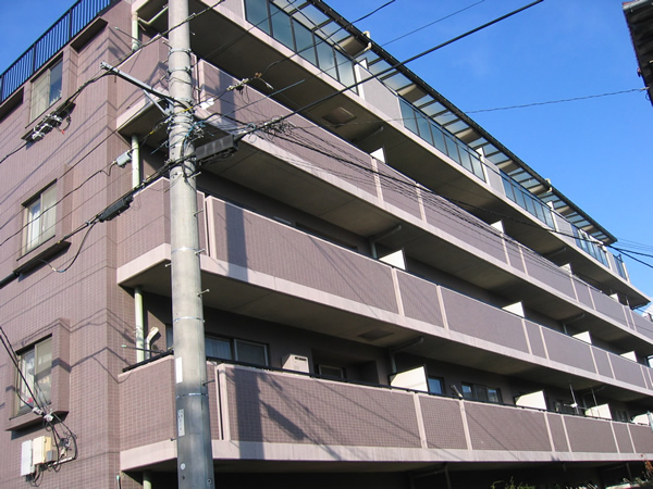 グレーシア鶴間エストヴィアーレの外観