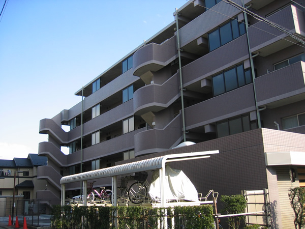 グレーシア鶴間エストヴィアーレの外観