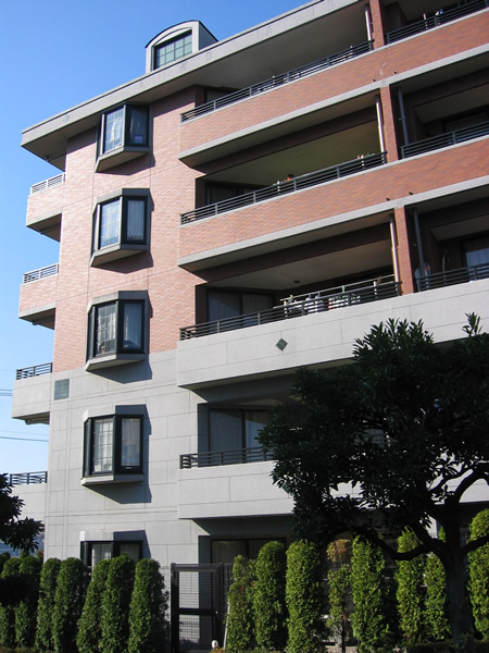 サンクタス栗平駅前ブリティッシュスクエアクラウンコートの外観