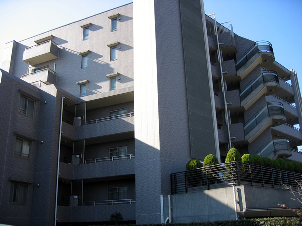 フェアロージュ栗平の外観