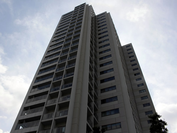 アトラスタワー向ヶ丘遊園の外観