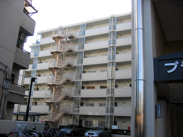 プラザ向ヶ丘遊園の外観