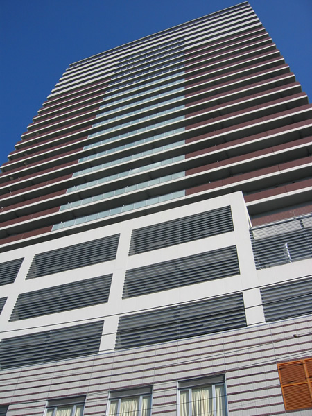 ブランズタワー南千住の外観