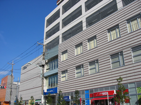 ブランズタワー南千住の外観