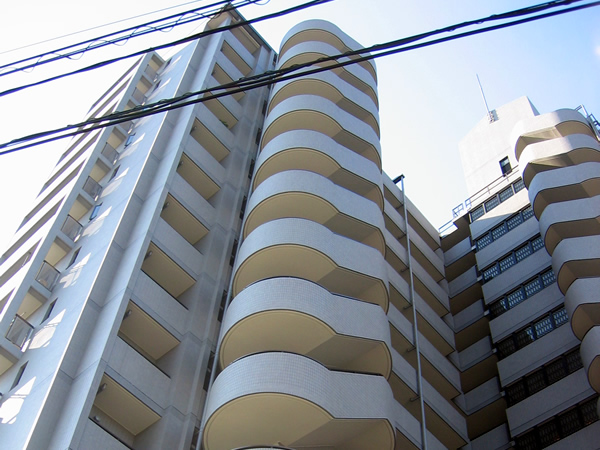 アクシルコート調布国領の外観