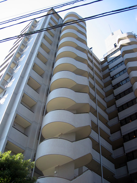 アクシルコート調布国領の外観