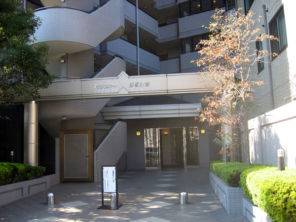 アクシルコート調布国領の外観