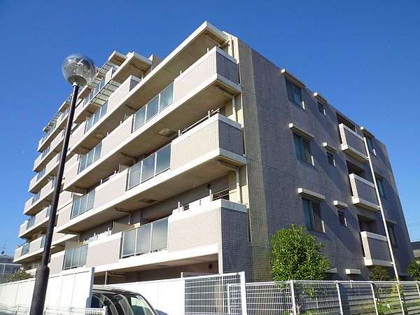 D'レスティア鶴間の外観