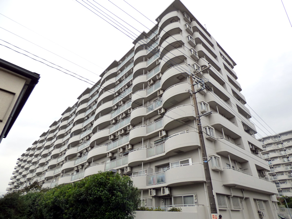 ハイネスアミティ鶴間1番館の外観