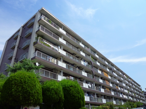 ルネ東林間B棟の外観