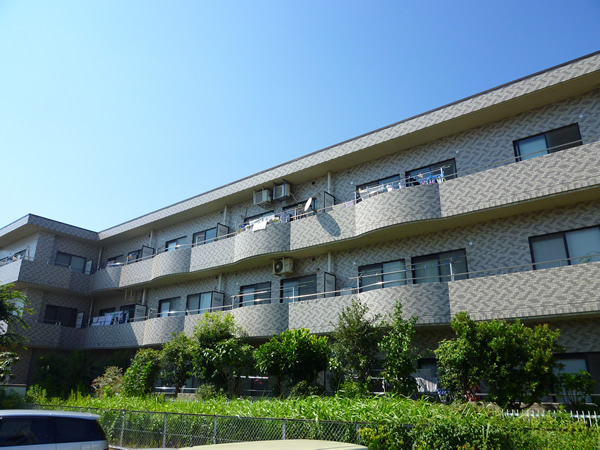 ラマージュ長後の外観