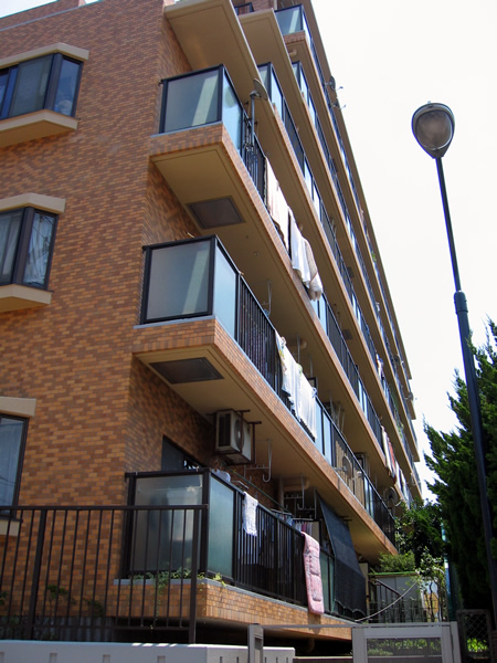 ダイアパレスあざみ野D棟の外観