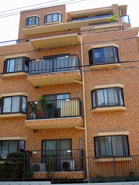 ダイアパレスあざみ野D棟の外観