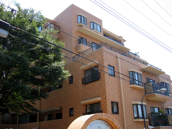 ダイアパレスあざみ野D棟の外観