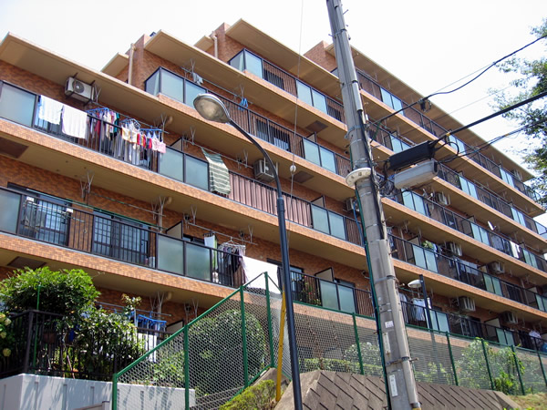 ダイアパレスあざみ野C棟の外観