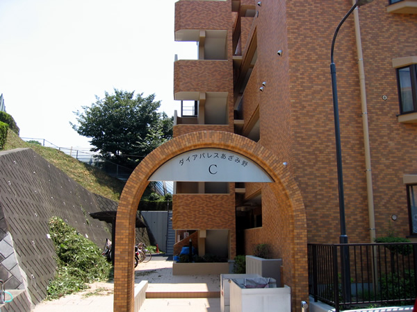 ダイアパレスあざみ野C棟の外観