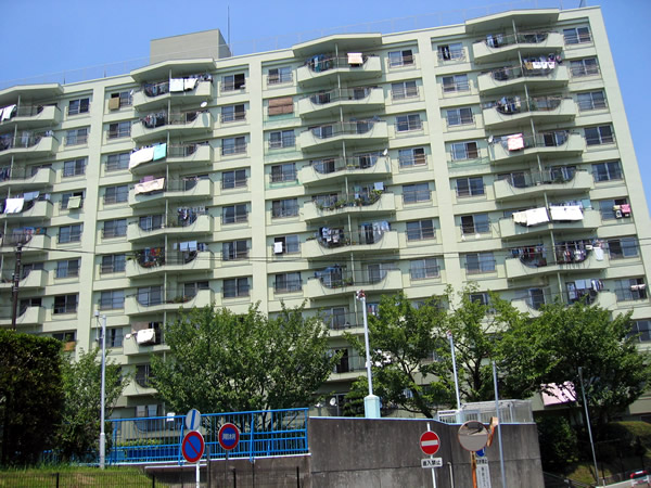 東急ドエル江田ビレジB棟の外観