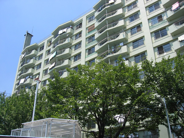 東急ドエル江田ビレジB棟の外観