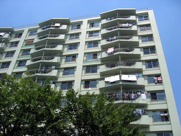 東急ドエル江田ビレジB棟の外観