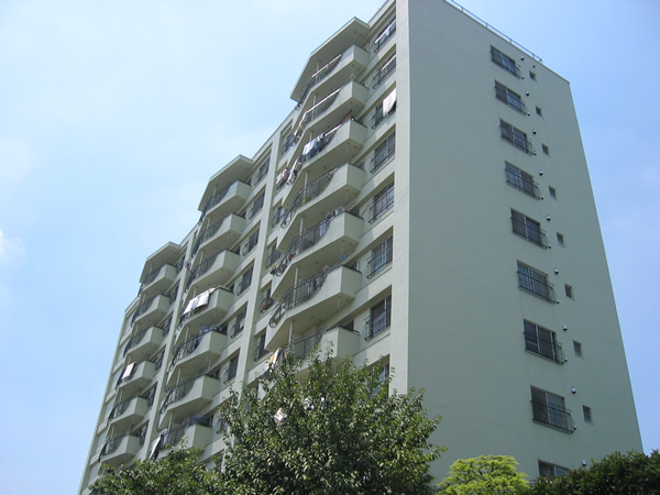 東急ドエル江田ビレジA棟の外観