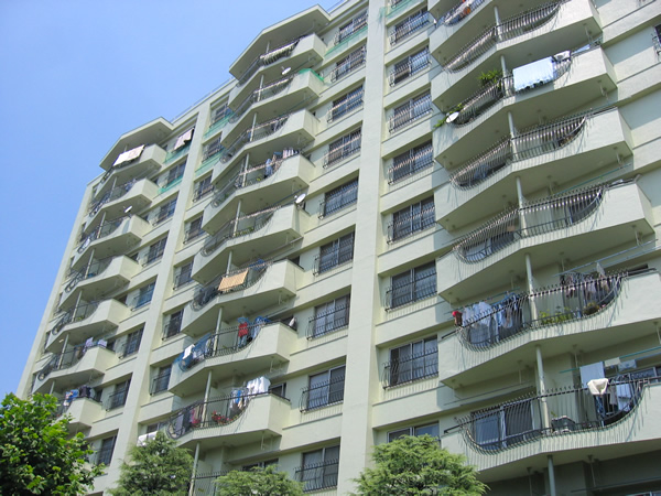 東急ドエル江田ビレジA棟の外観