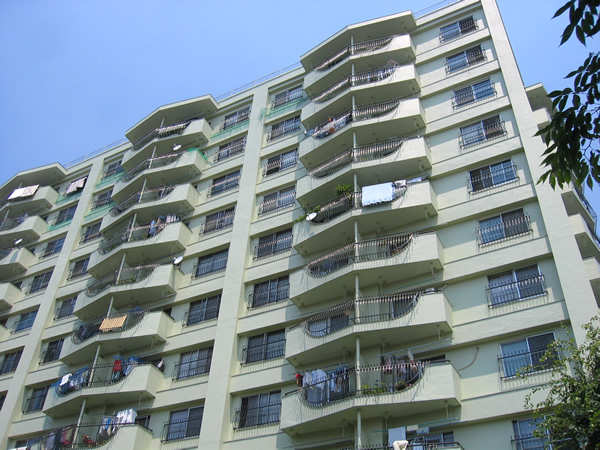 東急ドエル江田ビレジA棟の外観